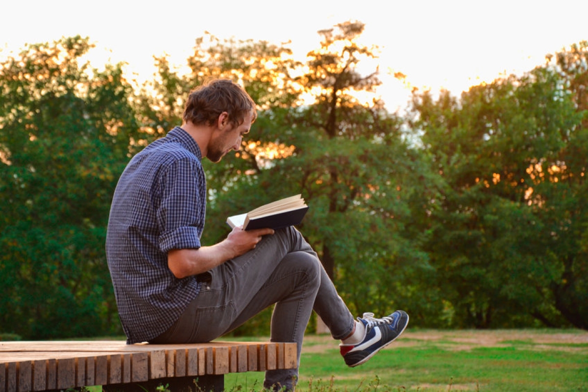 3 advantages of reading that you don't know and others that you do