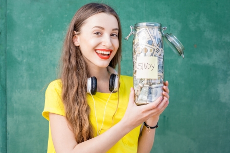 7 strategies to save and control your expenses while studying